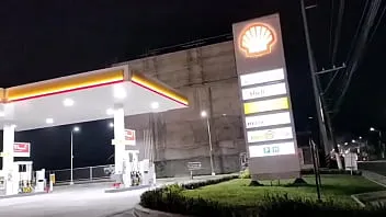หนังโป๊ไทย ระหว่างกลับเกิดความเงี่ยนเข้าคอบนำเลยแวะปั้ม (Shell)แอบจัดกันในห้องน้ำ